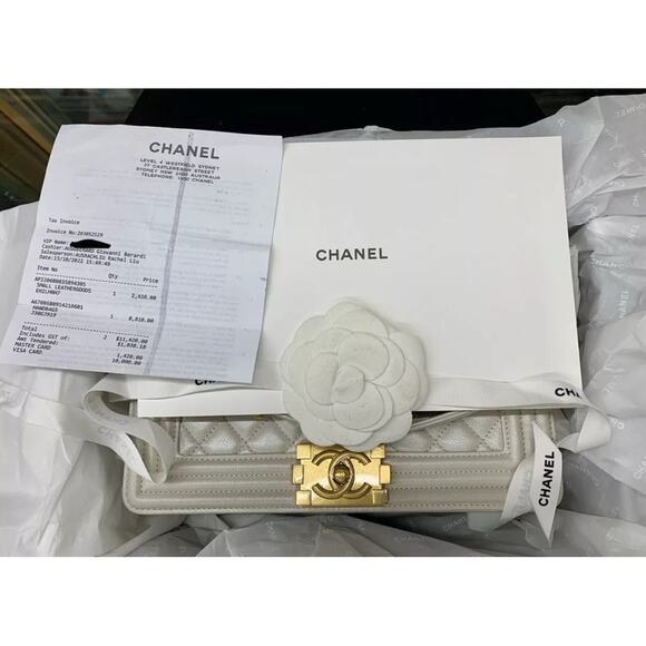 CHANEL Purse Medium Boy Chanel Chain Shoulder Bag Pearl White Quilted + Receipt - Picture 2 of 12
